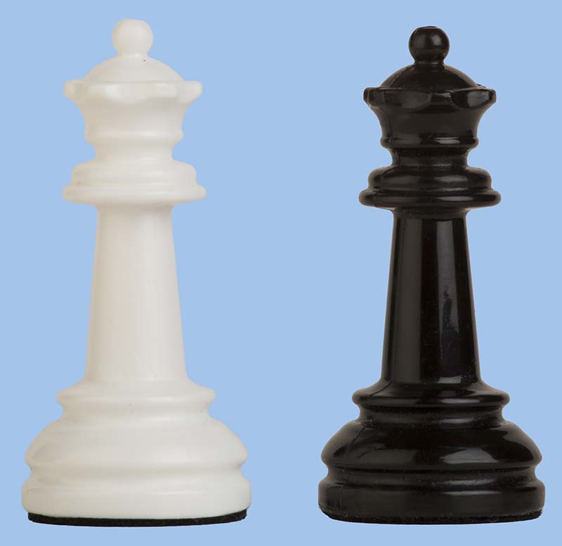 Plus je 1 Dame zu Schachfiguren 2030 hellgrau / schwarz Zwei Ersatz-Damen für Schachfiguren 2030 (hellgrau/schwarz) von Joachim Beyer Verlag, Kunststoff-Damen zur Ergänzung des Sets für sichere Bauernumwandlung