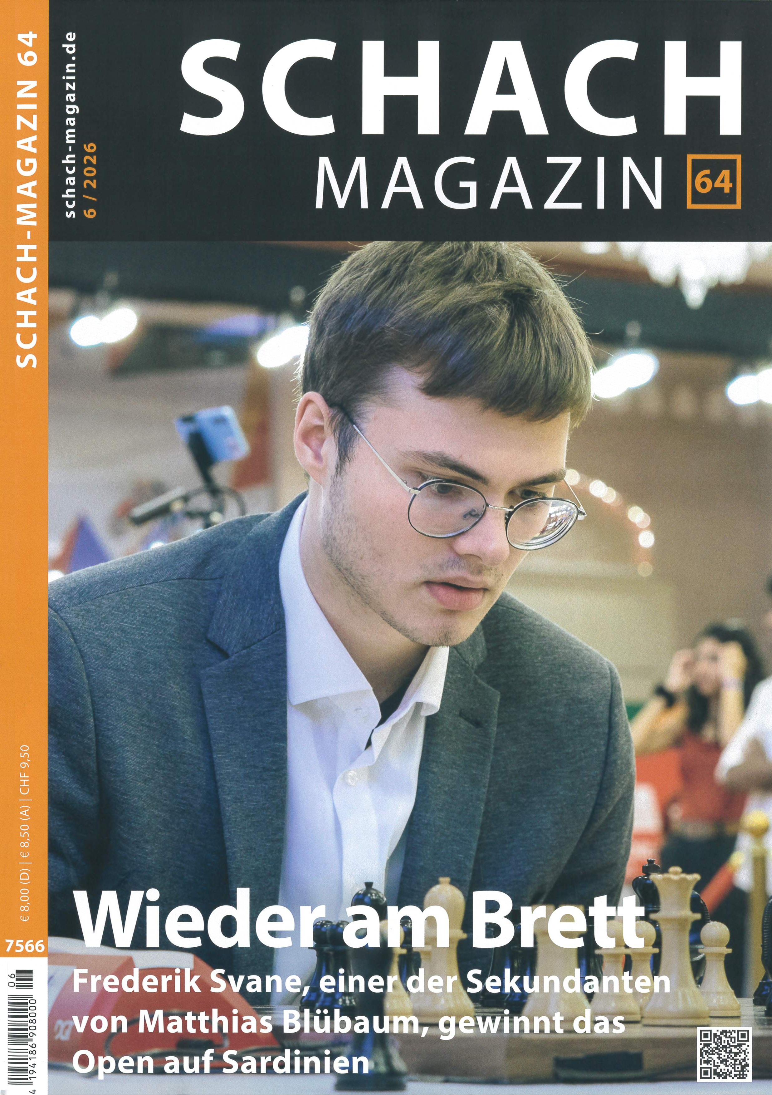Schach Magazin 64 - Juni 2026 Cover des Schach Magazins 64 mit Porträt eines jungen, konzentrierten Schachspielers in Brille und Sakko, Schachfiguren im Vordergrund und Turnieratmosphäre im Hintergrund
