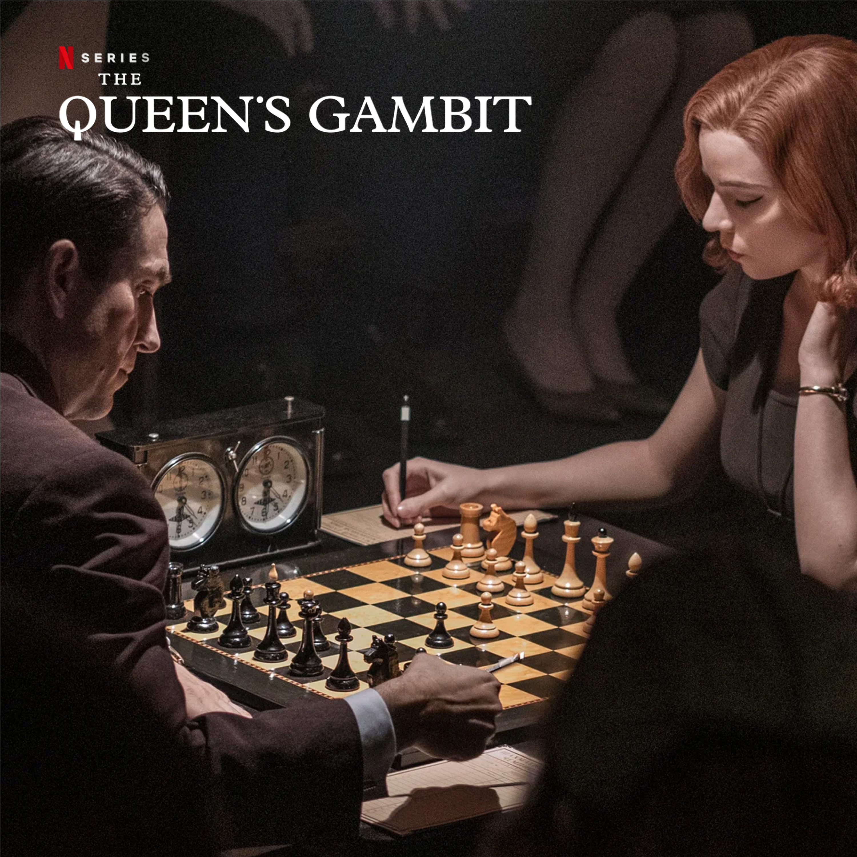 Schachset Queen´s Gambit de Luxe Spielszene mit Schachbrett, Uhr und Notation