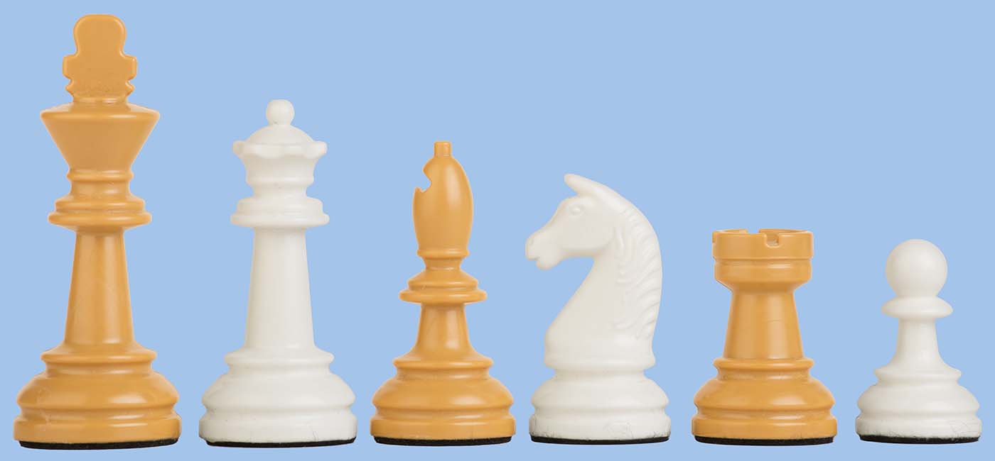 Schachfiguren 2030 in Staunton-Form, weiß und hellbraun, Vollkunststoff matt, KH 93 mm mit Filzsohle; Set inklusive naturfarbenem Stoffsäckchen, Made in Germany, Hersteller: Joachim Beyer Verlag